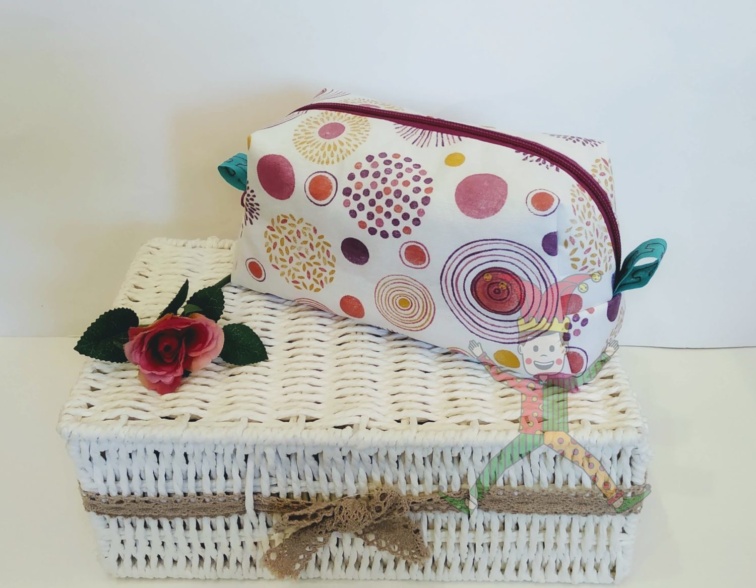 Kosmetiktasche, Notfalltasche, Globulitasche, weiß mit Punkten